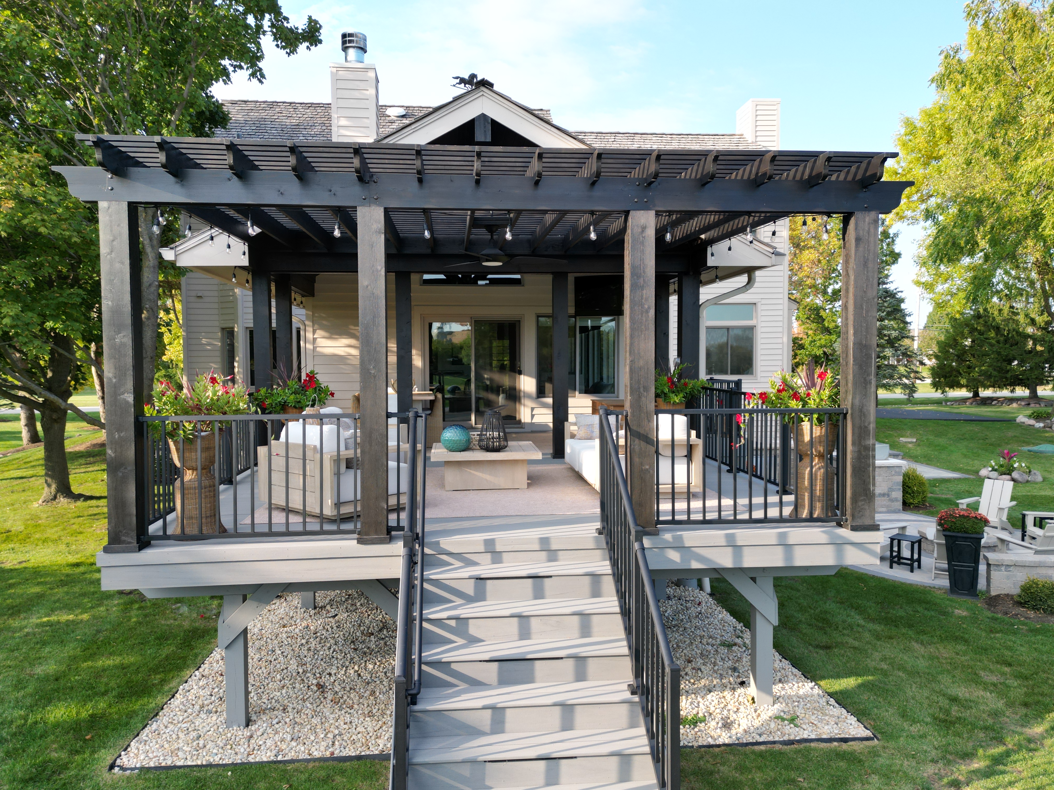 Stunning custom pergola design in Downers Grove, IL by Archadeck.